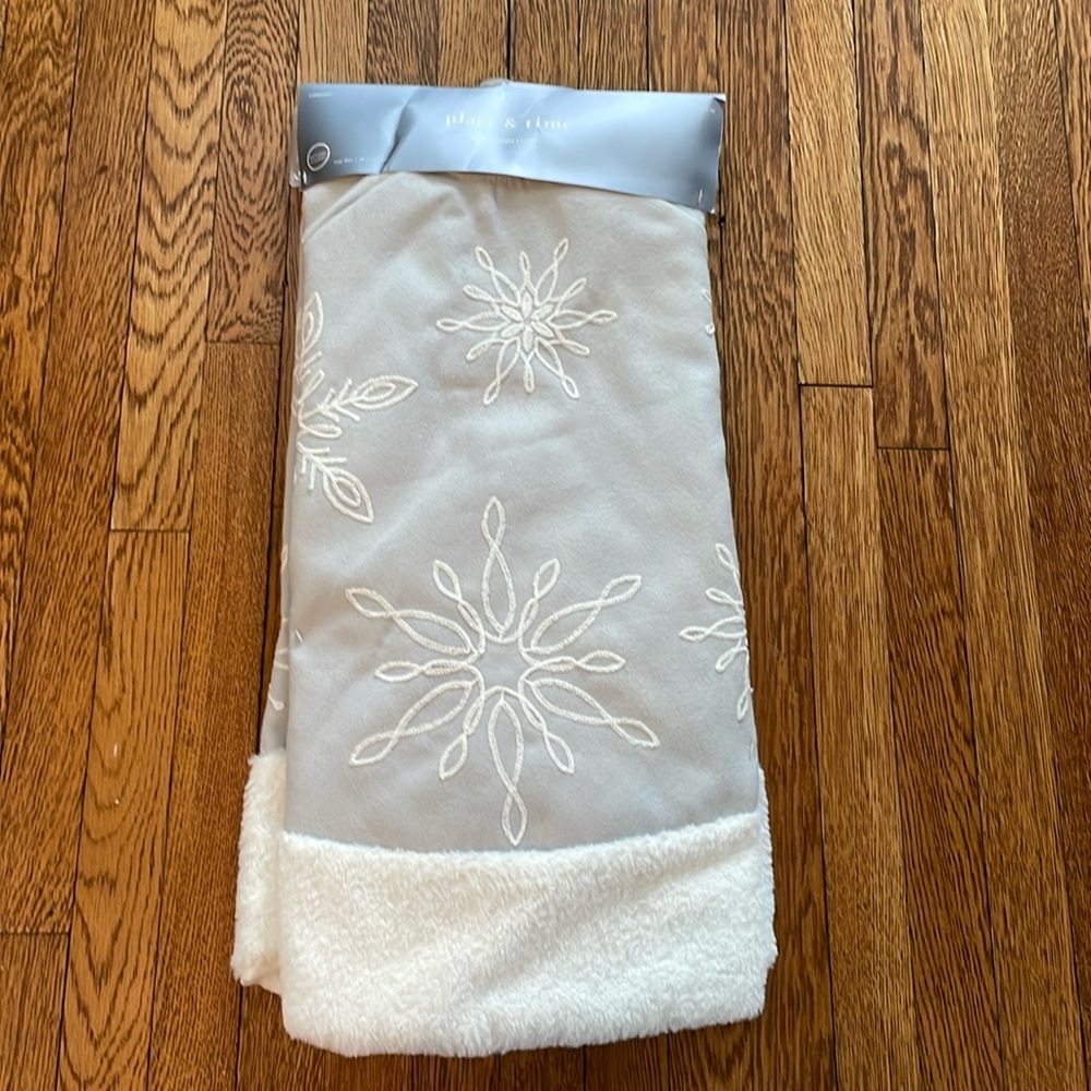 Gray and white snowflake, Christmas tree skirt, 48” round
